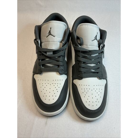 Jordan 553558-044 Low Dunks Shoes Men's Size 9.5. Gray And White 0370